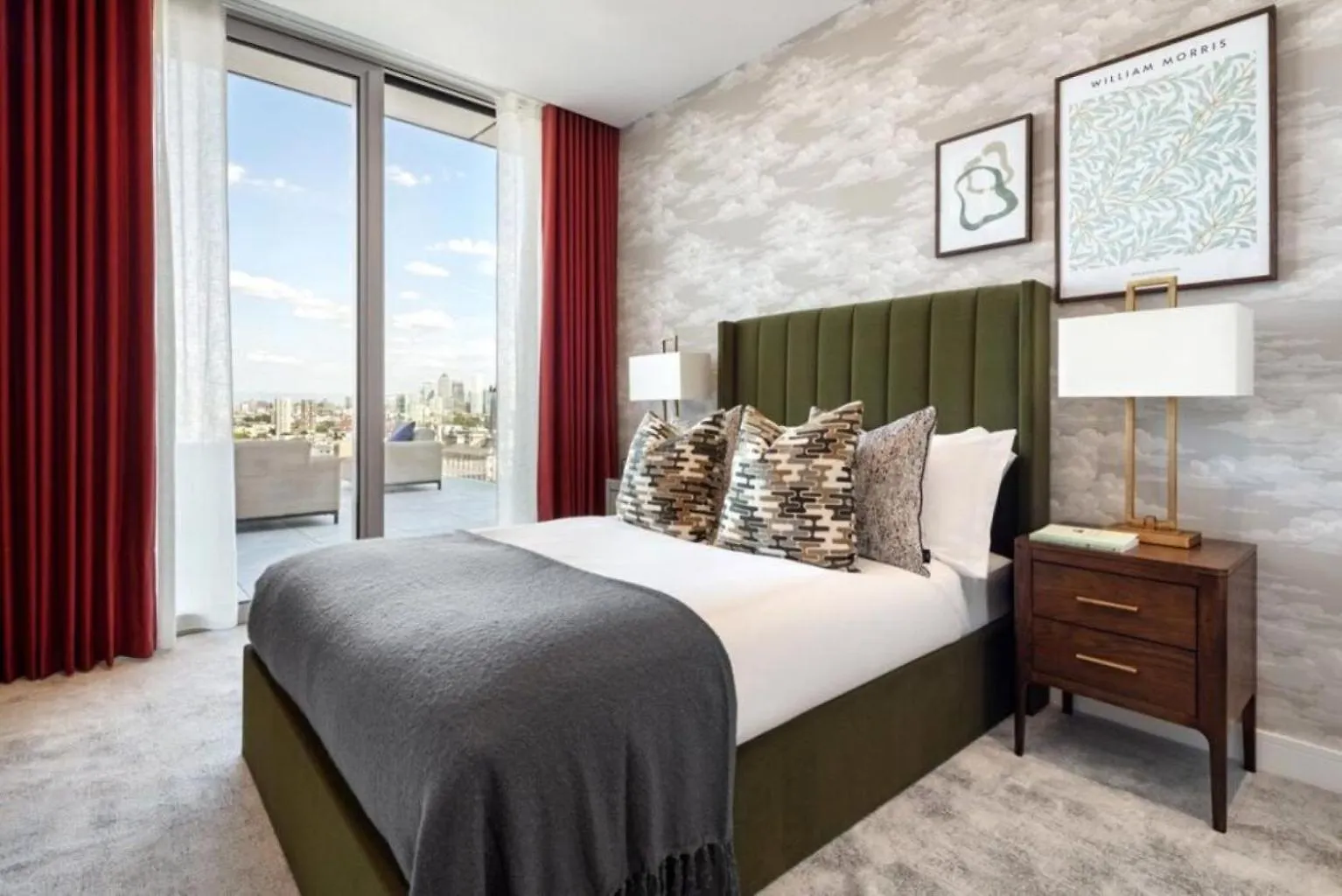 Modern Style 2 Bedroom Sleeps Up To 8 People London