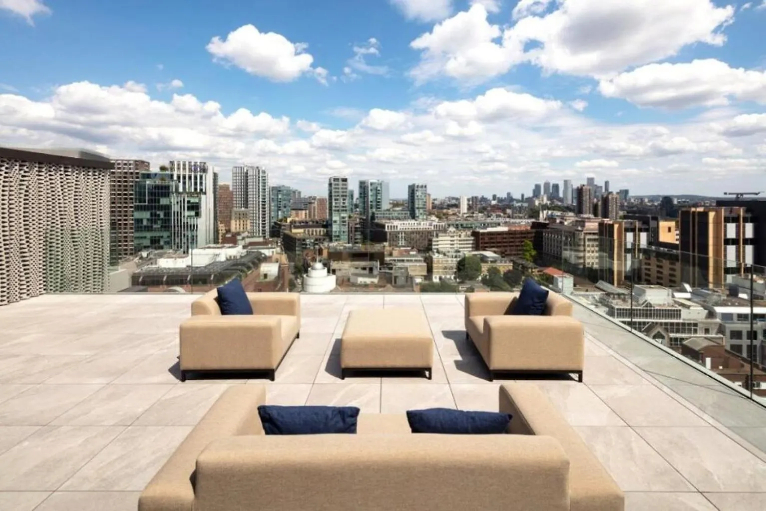 Apartment Modern Style 2 Bedroom Sleeps Up To 8 People London United Kingdom